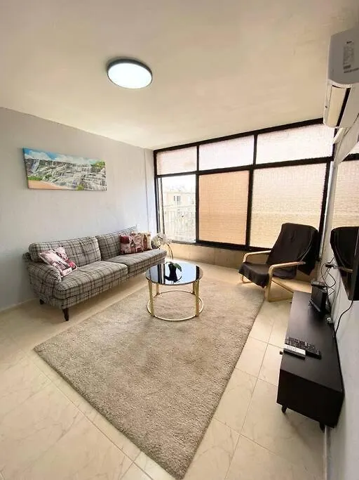 Apartment On The Mermaid Beach Qiryat Yam 0*,